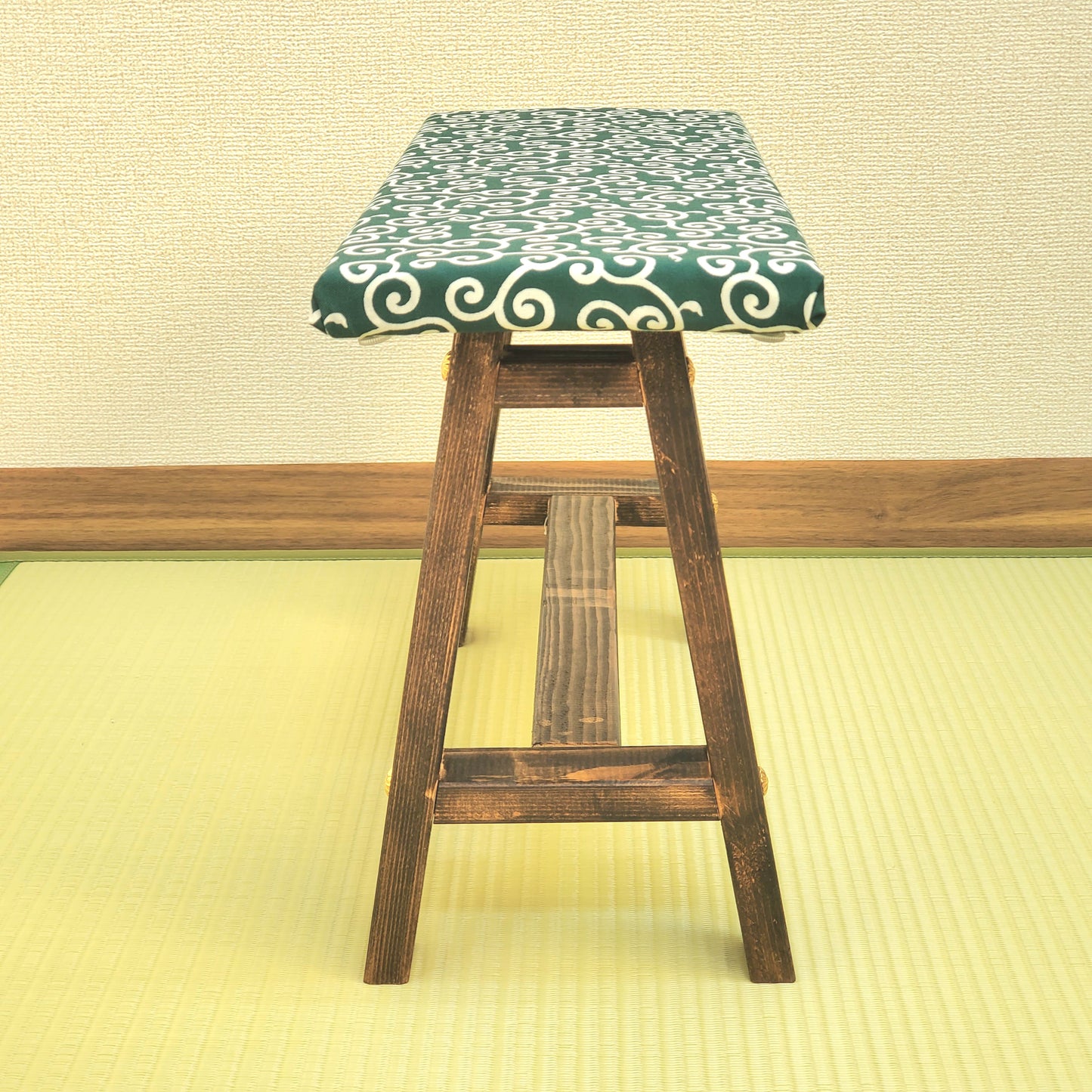 Karakusa Wagara Display Bench – Handmade Wood, Japanese Decor, Walnut Finish