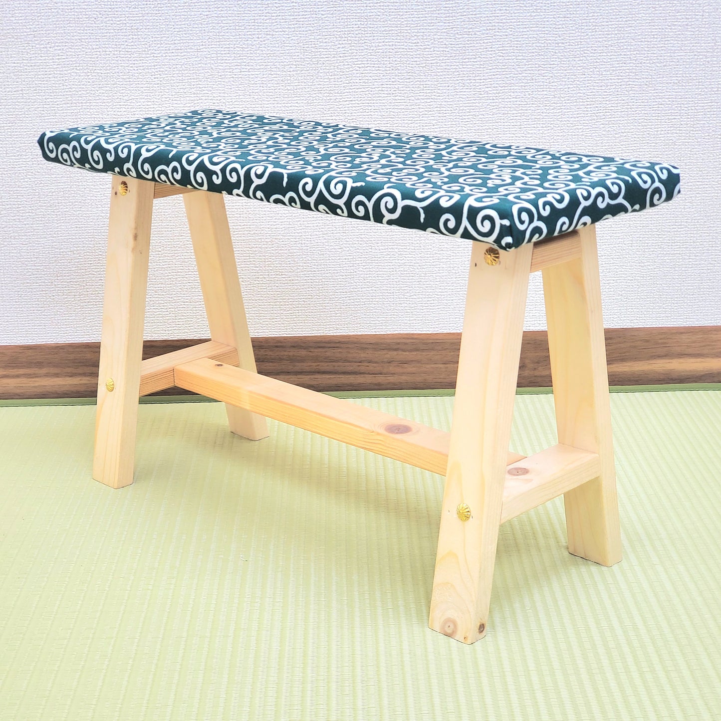 Karakusa Wagara Display Bench – Handmade Wood, Japanese Decor, Beeswax Finish